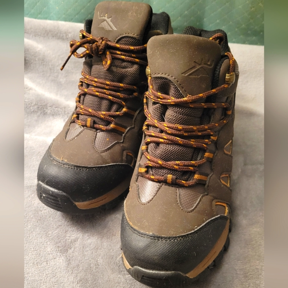 Boys hiking boots